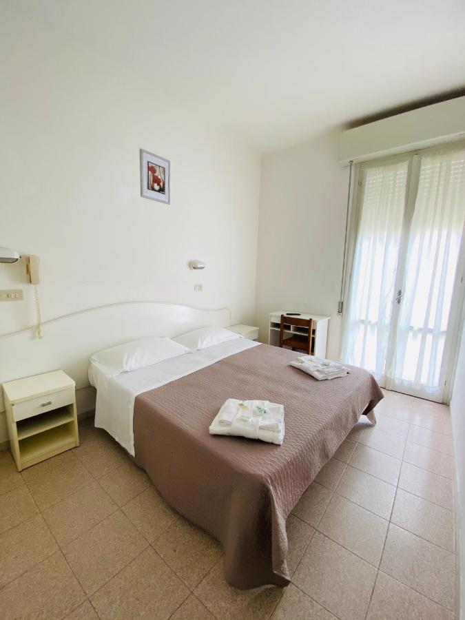 Hotel Luna Rossa Rimini Zewnętrze zdjęcie