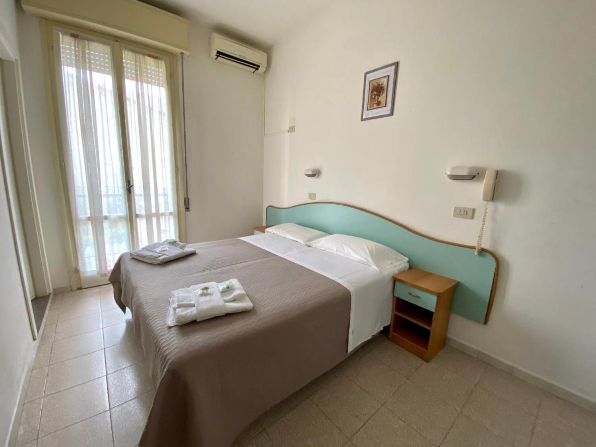 Hotel Luna Rossa Rimini Zewnętrze zdjęcie
