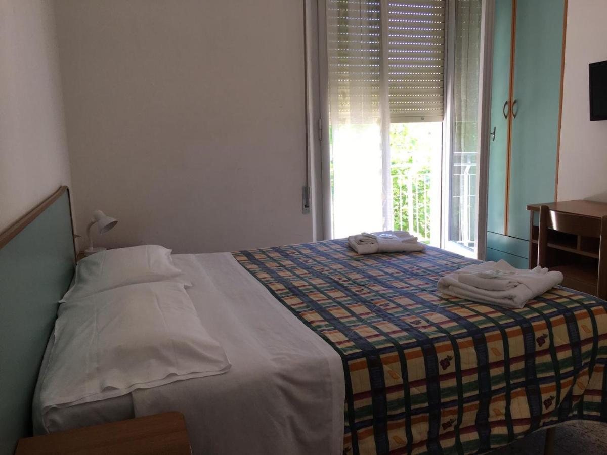 Hotel Luna Rossa Rimini Zewnętrze zdjęcie